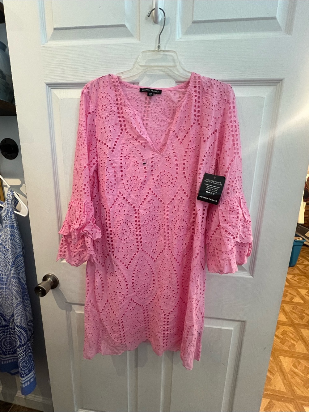 NWT Boston Proper Pink Eyelet V-Neck Ruffle Sleeve dress. Sz M